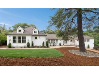 a conveniently located home in redwood..