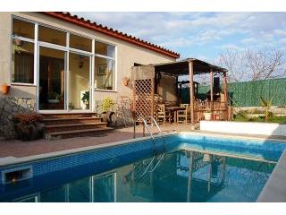 2 Bedrooms - Detached Villa - Girona -..