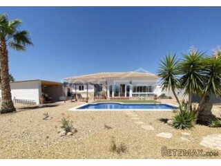 EXCLUSIVE TO VOSS HOMES A beautifully presented, recently..