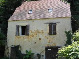 In The Dordogne's Valley And Situated..