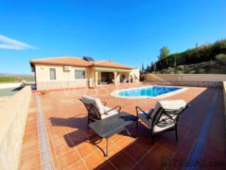 NEW & EXCLUSIVE TO VOSS HOMES - A beautifully maintained..