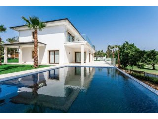 5 Bedrooms - Villa - Malaga - For Sale