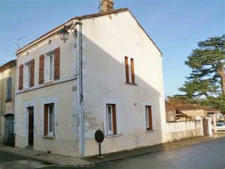 3 Bedroomed Comfortable Town House In..