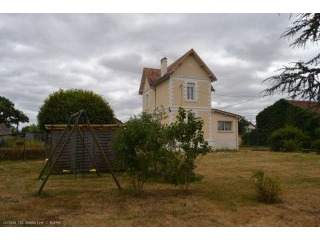 pretty 1930 house in good condition