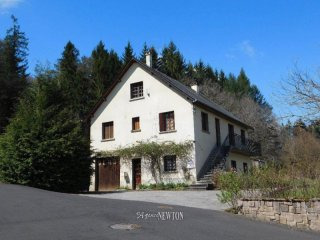 Correze. Neuvic. 3 BEDROOM HOUSE ON THE..