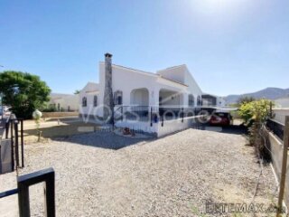 NEW LISTING TO VOSS HOMES - A large 4+ bed, 3.5 bath villa..