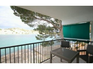Frontline apartment with DIRECT SEA..