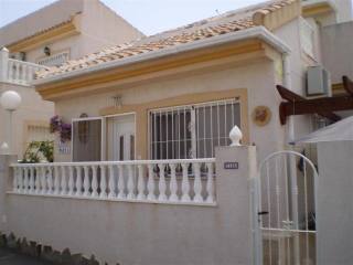 Nicely presented 3 bed 2 bath detached..
