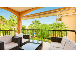 Fabulous apartment with garden views in..