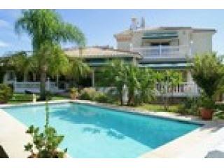 4 Bedrooms - Villa - Malaga - For Sale
