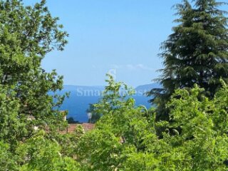 LOVRAN, zemljište od 984 m2 s građevinskom dozvolom, pogled..
