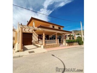 AMAZING NEW LISTING TO VOSS HOMES - Quality built large 4..