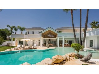 Character Villa Walking Distance to the..