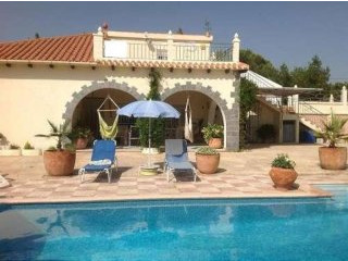 Beautiful Villa with pool in Onil..
