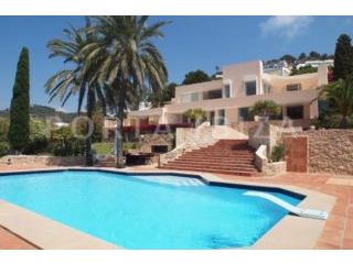Unique property with fantastic sea..
