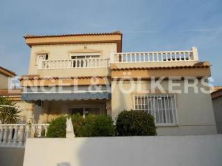 BEAUTIFUL VILLA CLOSE TO THE GOLF LA..