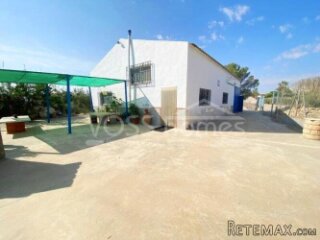 NEW LISTING TO VOSS HOMES - A full of potencial 2 bed, 1..