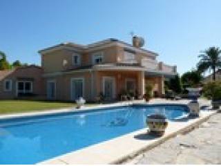 4 Bedrooms - Villa - Malaga - For Sale