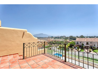 3 bedroom town house for sale