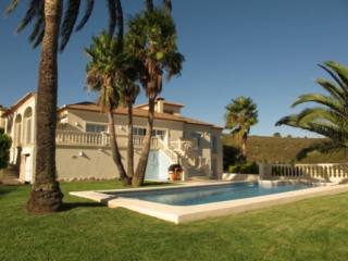 MODERN DESIGNED VILLA