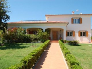 Wonderful Villa In A Quiet Residential..