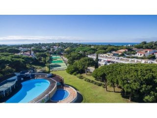 Charming Apartment bordering Vale do..
