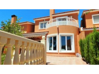 3 Bedroom Villa In Excellent Condition..