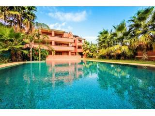 * SUPERB 2 BEDROOM APARTMENT