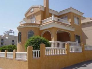 4 Bedrooms - Villa - Alicante - For Sale