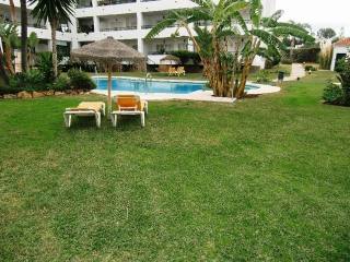 2 Bed Apartment for sale in Calahonda