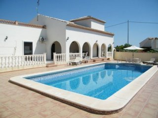 3 Bedrooms - Villa - Alicante - For Sale