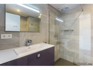 Spacious south facing apartment with terrace and parking in..
