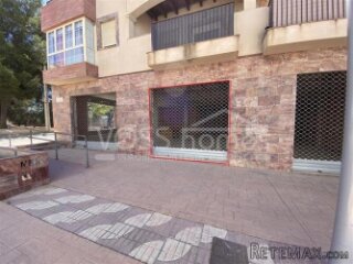 NEW LISTING TO VOSS HOMES - Commercial unit of 80m2 located..