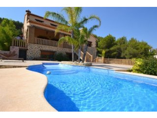V1484 - A Quality, Rustic Style Villa..