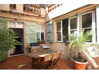 2 Bedroom Apartment Full Of Character..