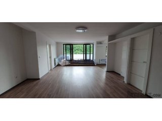 Zagreb, Mlinovi, dvoetažni stan s terasom i balkonom 156 m2