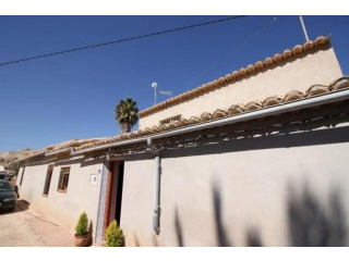 *Impressive 3 bed 2 bath house set in..