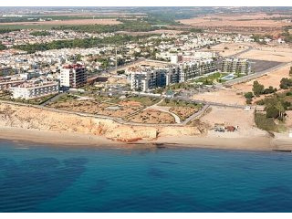 * Luxury 3 Bed Modern Beach Location..