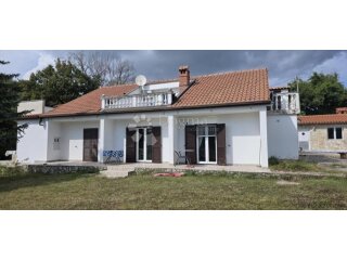 Obiteljska kuća s 5 apartmana