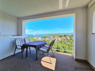 Apartman u Njivicama sa izvanrednim pogledom na more