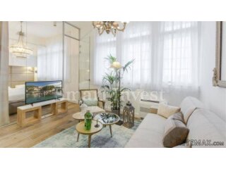 OPATIJA - CENTAR, ETAŽA S 5 APARTMANA, 150 m od mora