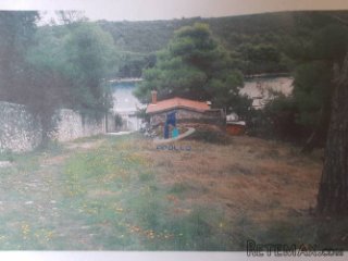 Molat, građevinsko zemljište u blizini trajektne luke