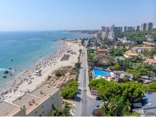 Apartamento de capricho colgando del mar en primera línea..