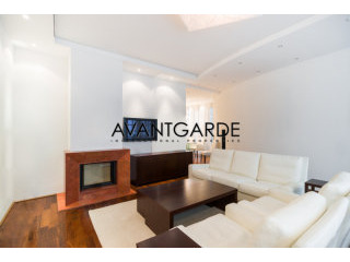 Apartment in prime location of the..