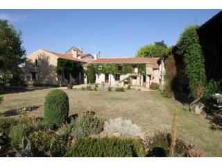 4 bedroom House For Sale: 86330 ENTRE..
