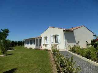 3 Bedrooms - House - Poitou-Charentes.