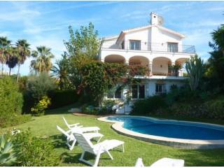 Villa for sale in El Rosario, Marbella..