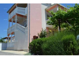 Samostojeća kuća s apartmanima! Štinjan.