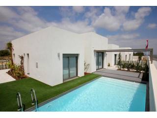 Luxury 3 bed to bath detached villa..