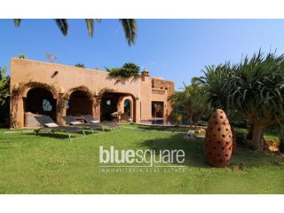 Unique 7 bedroom villa sea views in..